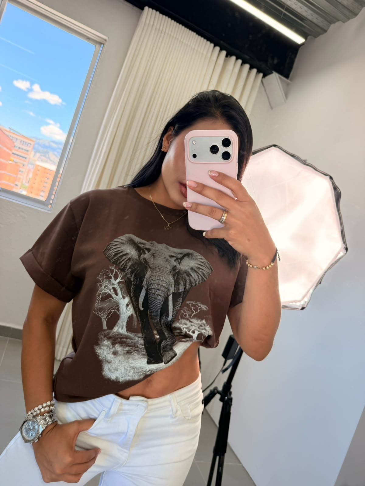 CAMISETA PREMIUM ELEFANTE en cafe